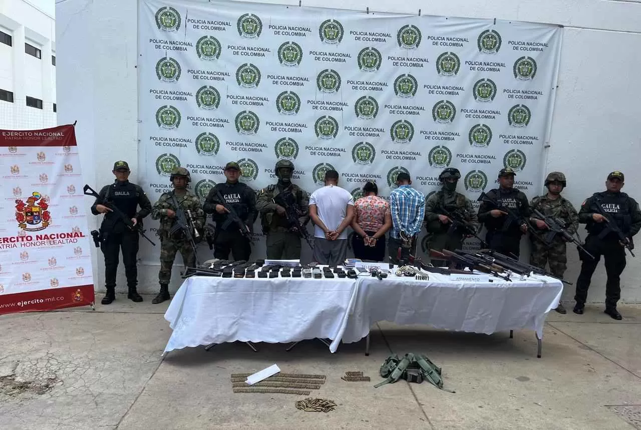 El Ejército Nacional, en un trabajo interinstitucional, capturó en La Guajira a tres sujetos e incautó importante material de guerra que pertenecería al GAO Clan del Golfo