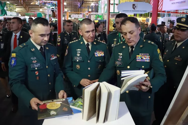Las tradiciones y costumbres del Ejército se presentan en la Filbo