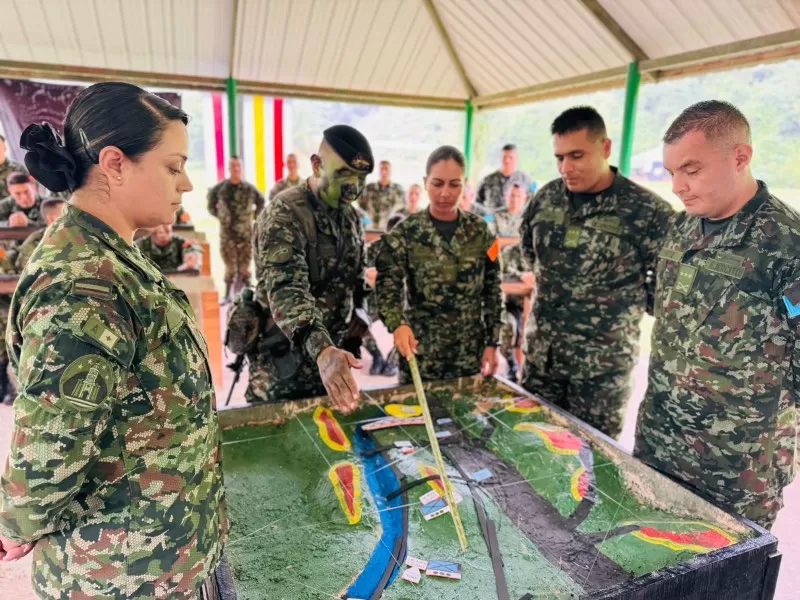 Termina con éxito el Entrenamiento de Liderazgo Operacional para la tercera rotación de capitanes del Ejército Nacional