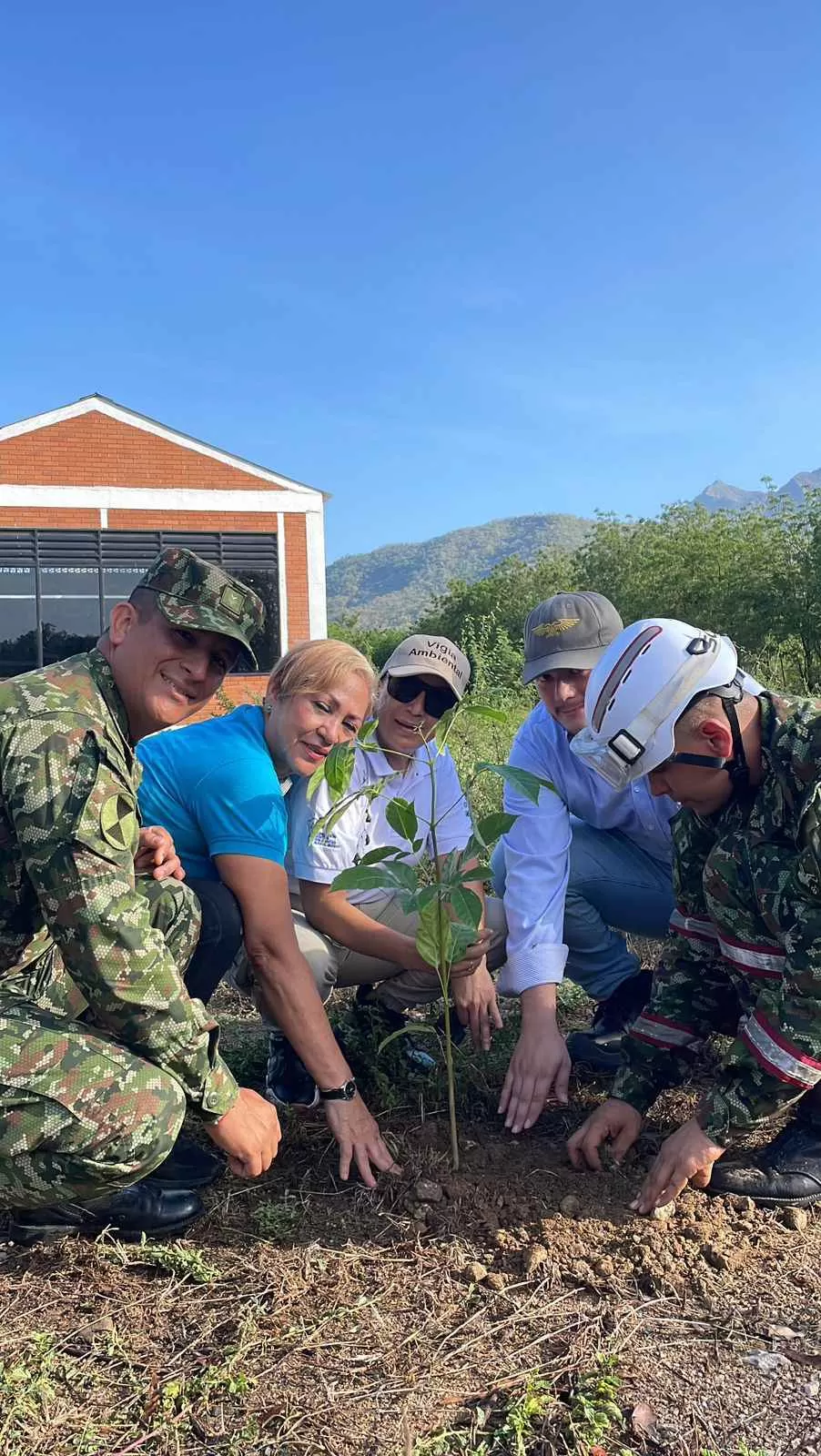 Soldados de la Décima Brigada le apuestan a la reforestación en La Guajira y Cesar