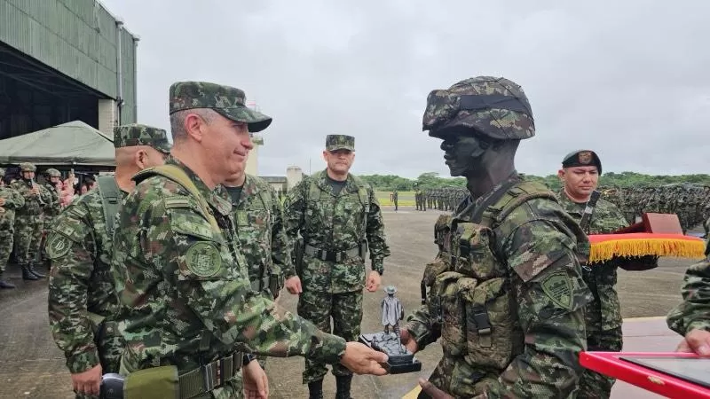 El Ejército Nacional clausura el Curso N.º 76 SLP Luis Alberto Cárdenas Guzmán, de la Escuela de Soldados Profesionales Pedro Pascasio Martínez Rojas