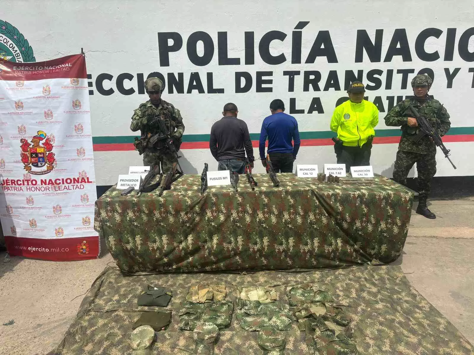 Soldados del Ejército Nacional capturaron a dos presuntos integrantes del Clan del Golfo en La Guajira