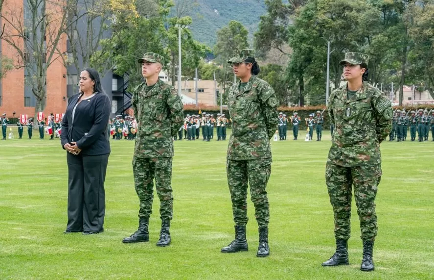 Diana Vergara, la segunda madre colombiana que es condecorada por su entrega al Ejército Nacional