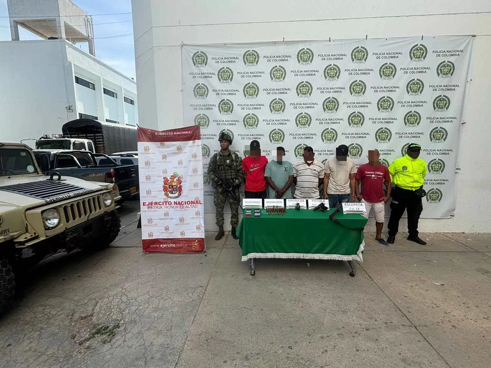En Riohacha, La Guajira, Ejército Nacional capturó a cinco presuntos integrantes del GDO Los Pachencas