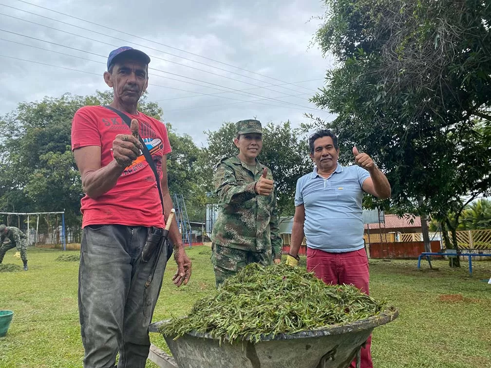 Ejército Nacional siembra más de 300 árboles en la vereda Monte Cristo de Guamal, Meta