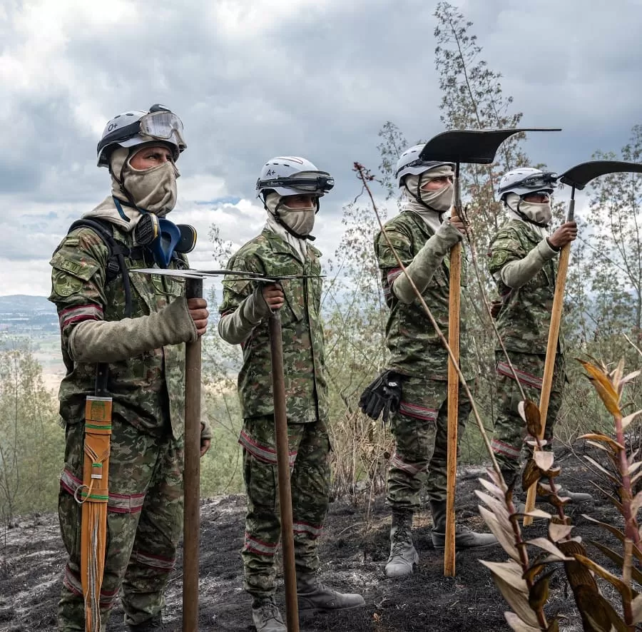 Así es el trabajo de los soldados en el control y extinción de incendios forestales