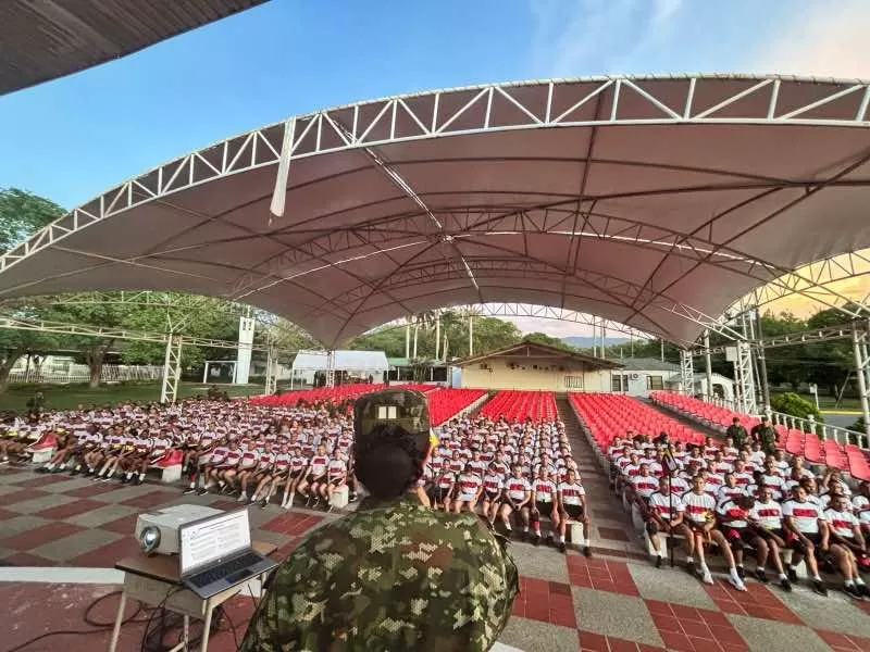 Futuros suboficiales recibieron capacitación en uso responsable de redes sociales con enfoque de género