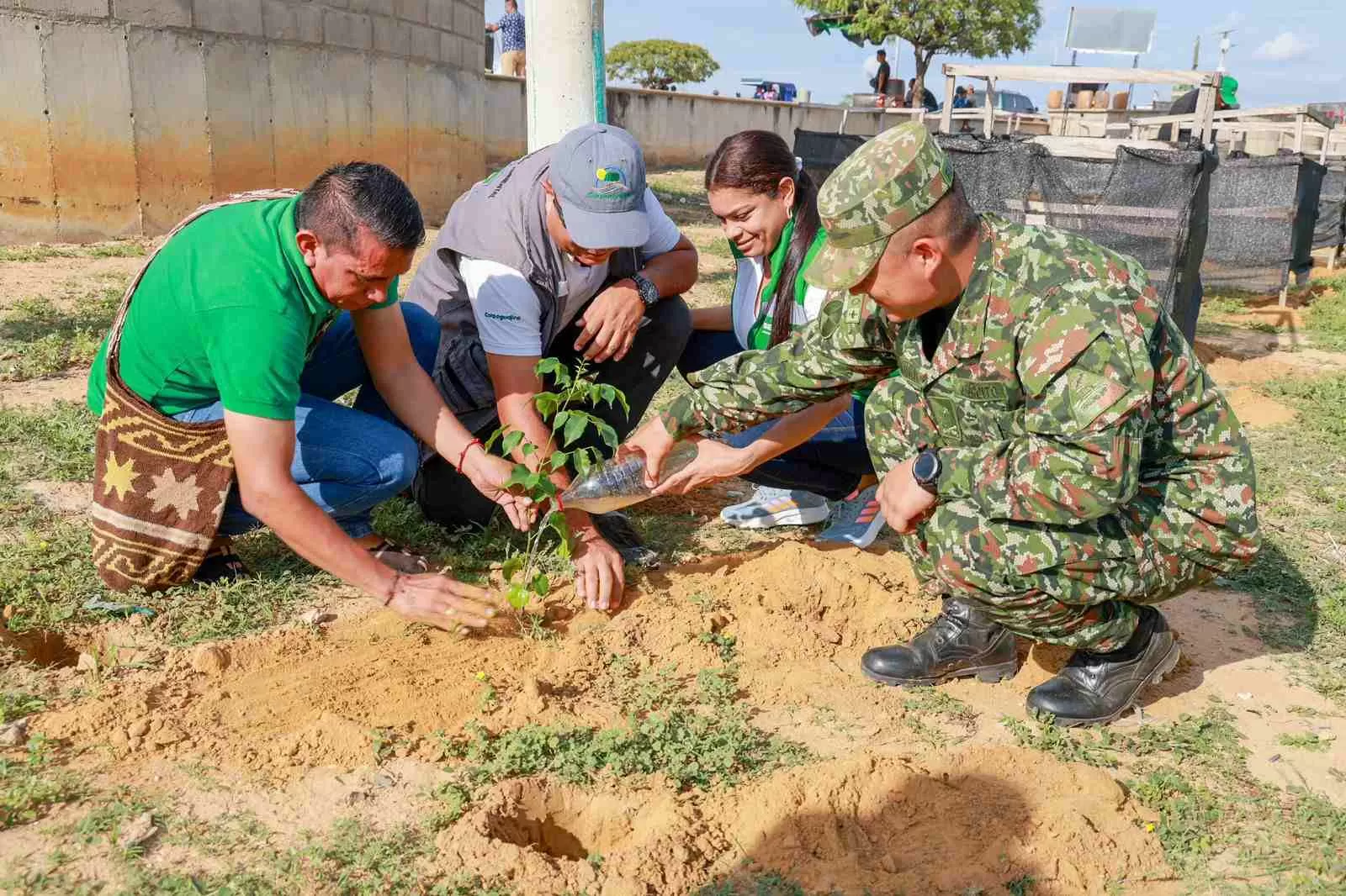 El Ejército Nacional lidera la reforestación y recuperación de ecosistemas en el Cesar y La Guajira