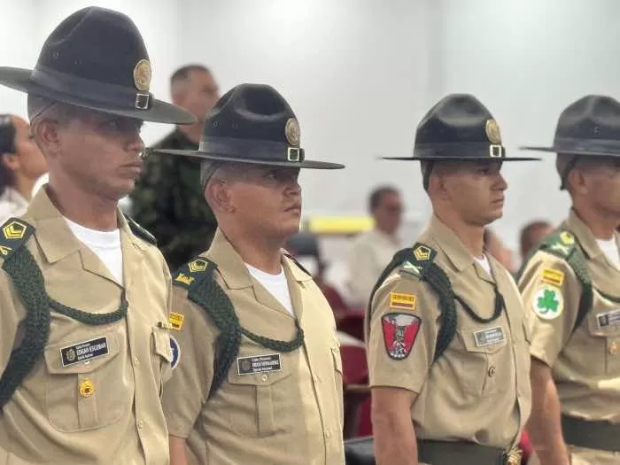 Suboficial Instructor Líder ejemplo de la disciplina y cortesía militar