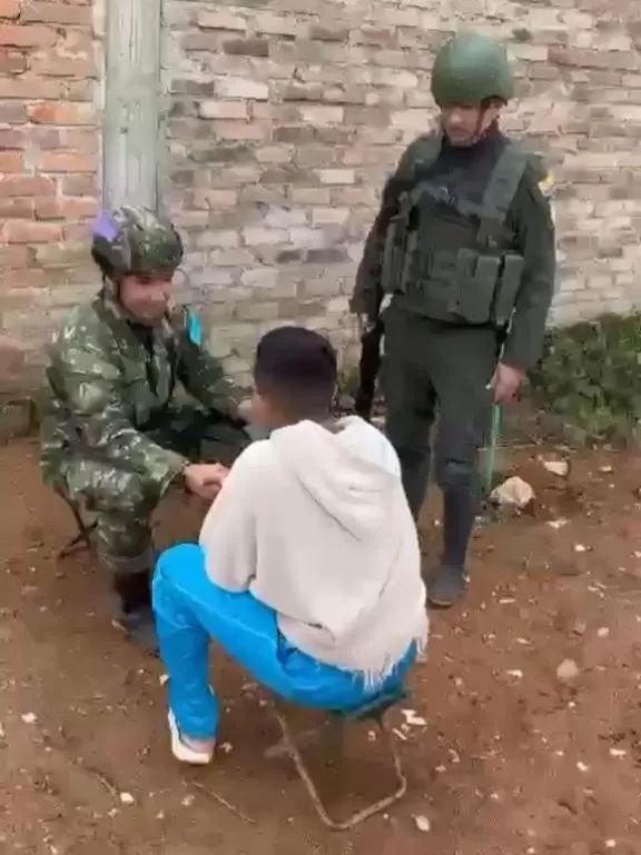 Dos menores de edad reclutados por las disidencias Carlos Patiño en El Plateado, Cauca, recobraron su libertad gracias a las tropas del Ejército: se suman a los más de 100 jóvenes recuperados en el departamento