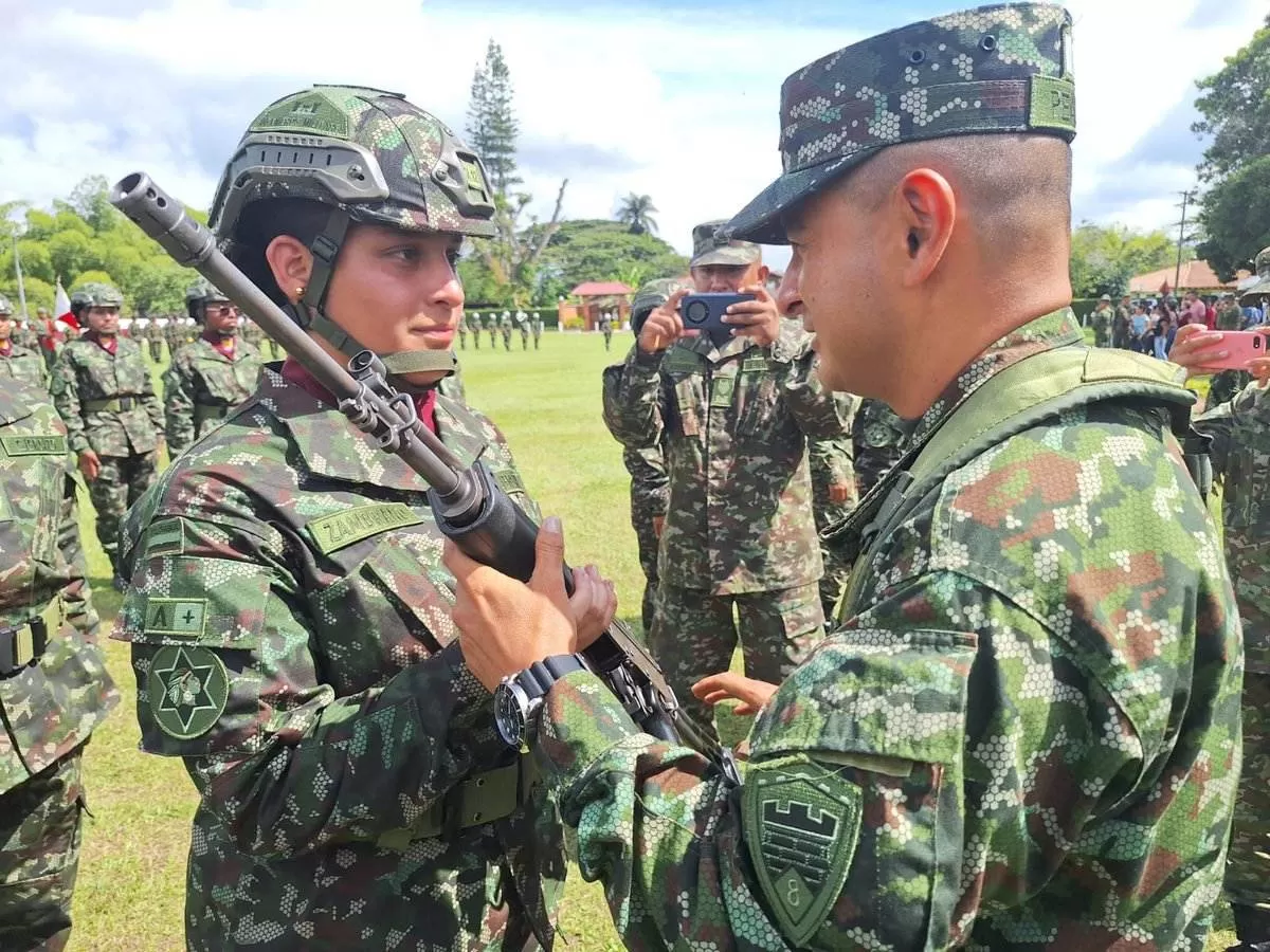 Soldados del cuarto contingente de 2024 reciben las armas del estado