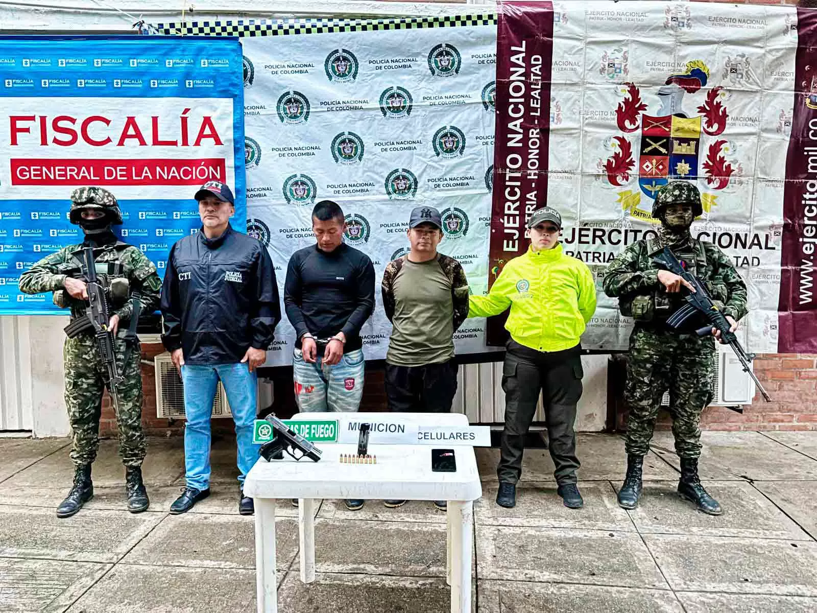 A través de un puesto de control, tropas del Ejército capturaron a dos presuntos integrantes de las disidencias Dagoberto Ramos en el Cauca