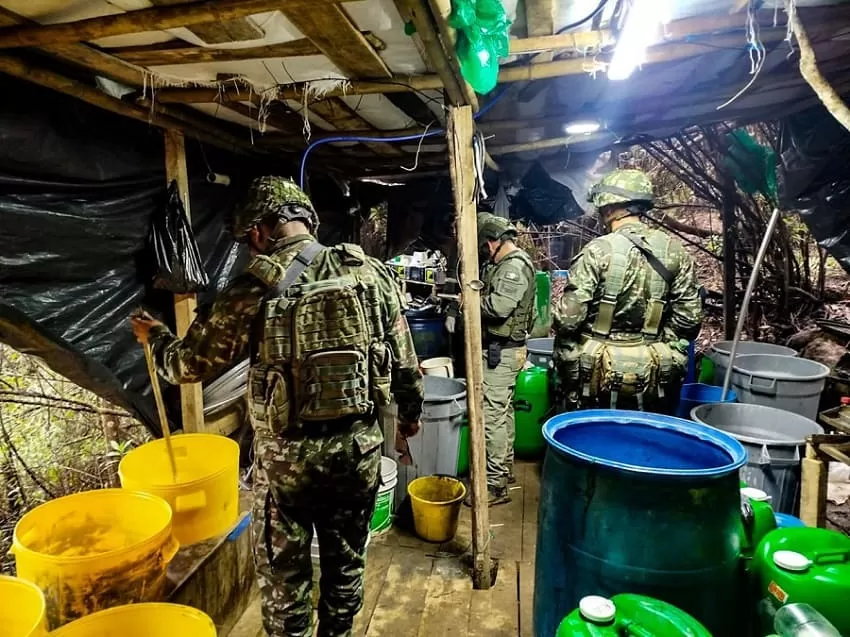En Antioquia, Ejército Nacional ubica un laboratorio del Clan del Golfo que producía una tonelada de clorhidrato de cocaína al mes