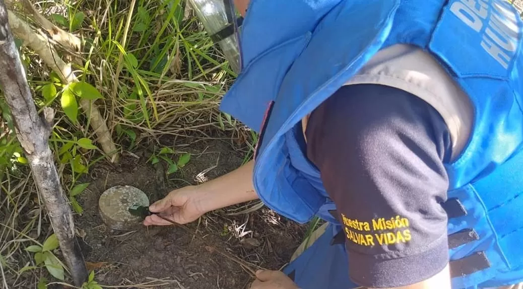 Soldados desminadores localizan y destruyen un artefacto explosivo en resguardo indígena de Guainía