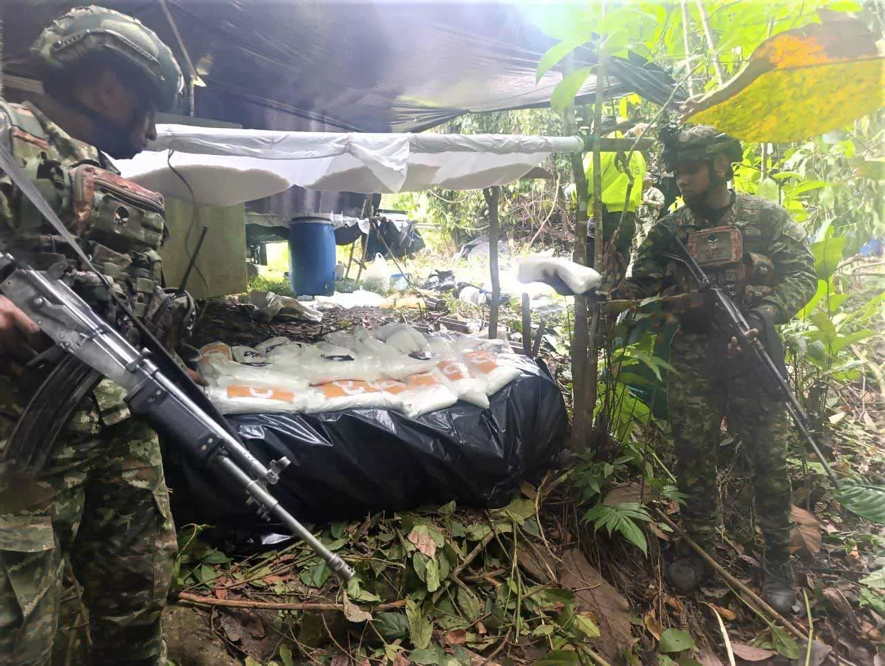 Ejército Nacional ubica un laboratorio de clorhidrato de cocaína, que generaba alrededor de 5 millones de dólares mensuales a las economías ilícitas de los grupos armados organizados en Norte de Santander