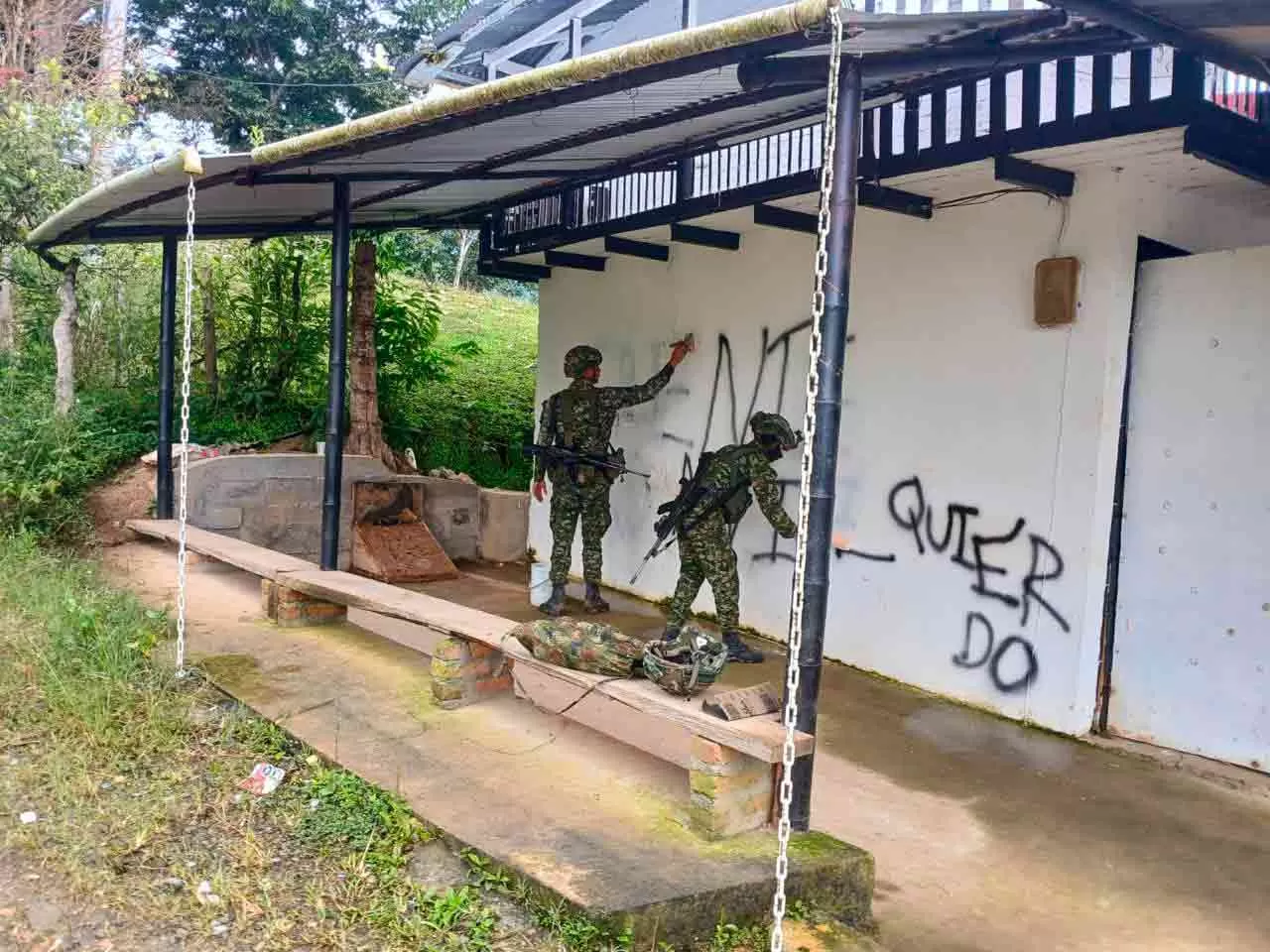 Ejército Nacional ubica y destruye dos artefactos explosivos a 50 metros de una institución educativa