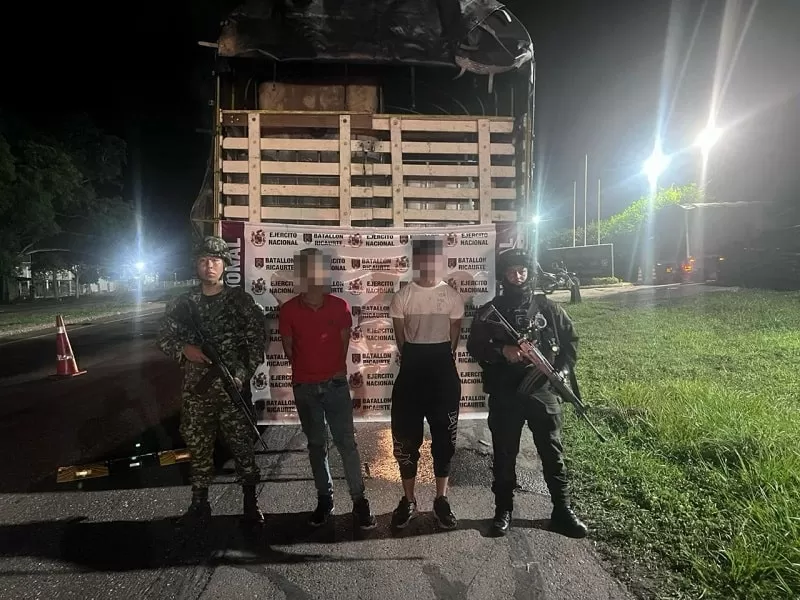 Capturados dos presuntos integrantes del GAO Clan del Golfo que transportaban 5 mil galones de combustible, escondidos en una bolsa de polipropileno