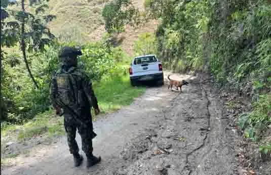 Ejército Nacional logra la recuperación de dos camionetas que habían sido hurtadas por el GAO-r Frente Ismael Ruiz.