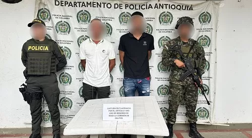 Ejército y Policía capturaron a dos presuntos integrantes del Clan del Golfo que pretendían reclutar a un menor de edad en Nechí, Antioquia