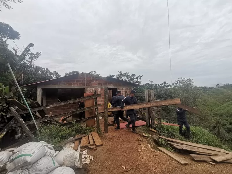 El desminado humanitario se une para construir una vivienda que favorecerá a una familia de escasos recursos