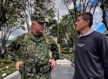 Comandante de la Brigada 13 dialogó con joven aspirante a prestar el  servicio militar en Bogotá