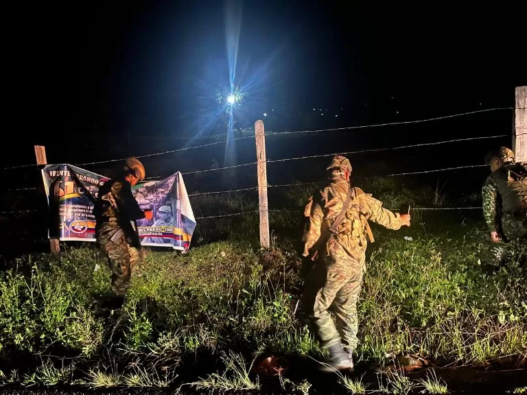 Fuerza Pública desmantela vallas de proselitismo ilegal en el occidente del Huila