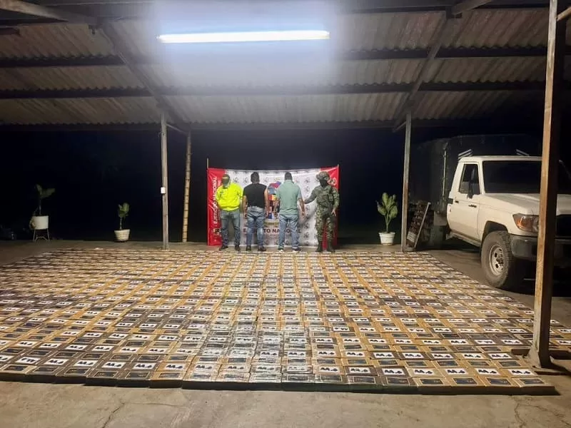 Golpe al narcotráfico en el norte del Cauca capturados dos presuntos integrantes del GAO-r Estructura Jaime Martínez con más de una tonelada de cocaína