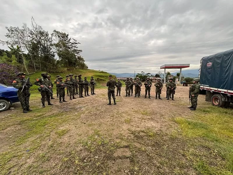 Ejército Nacional fortalece su presencia en zona rural de La Plata, para proteger a la población campesina y garantizar sus derechos