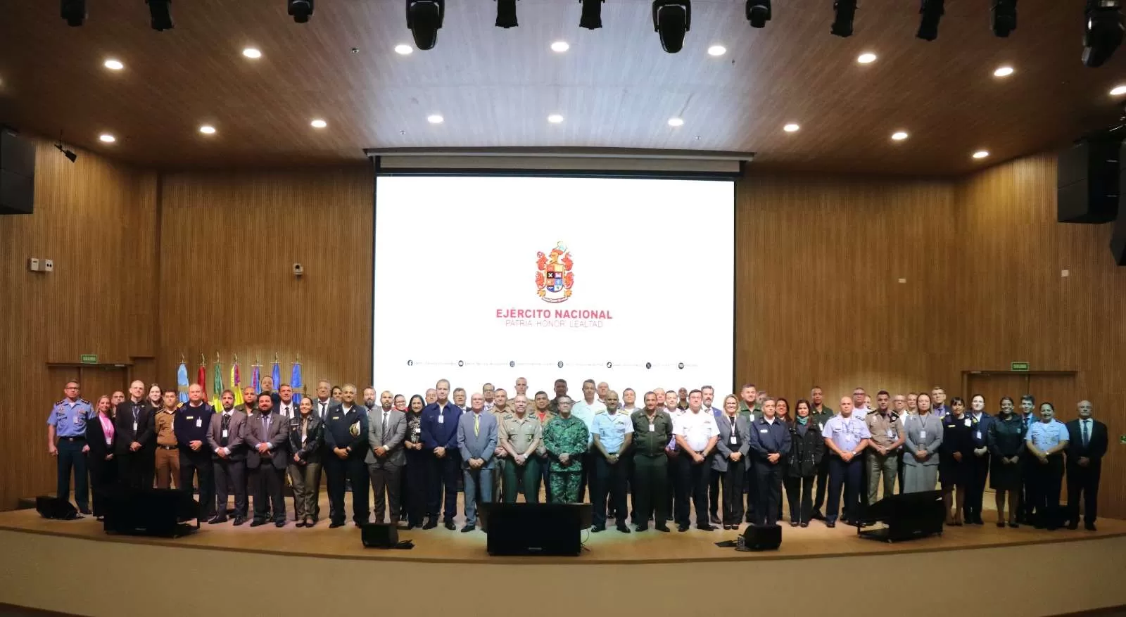 El Curso de Altos Estudios de Política y Estrategia del Ejército Brasileño visita el Comando de Transformación del Ejército del Futuro