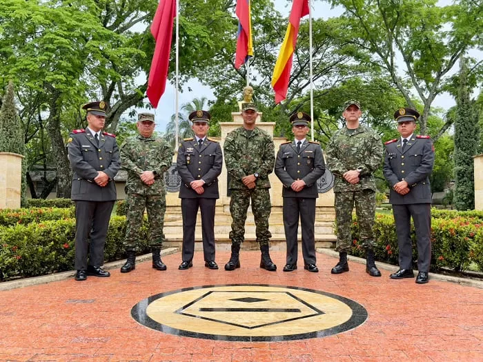 Escuela Militar de Suboficiales comparte su modelo de formación con delegación del Ejército Ecuatoriano en visita académica internacional