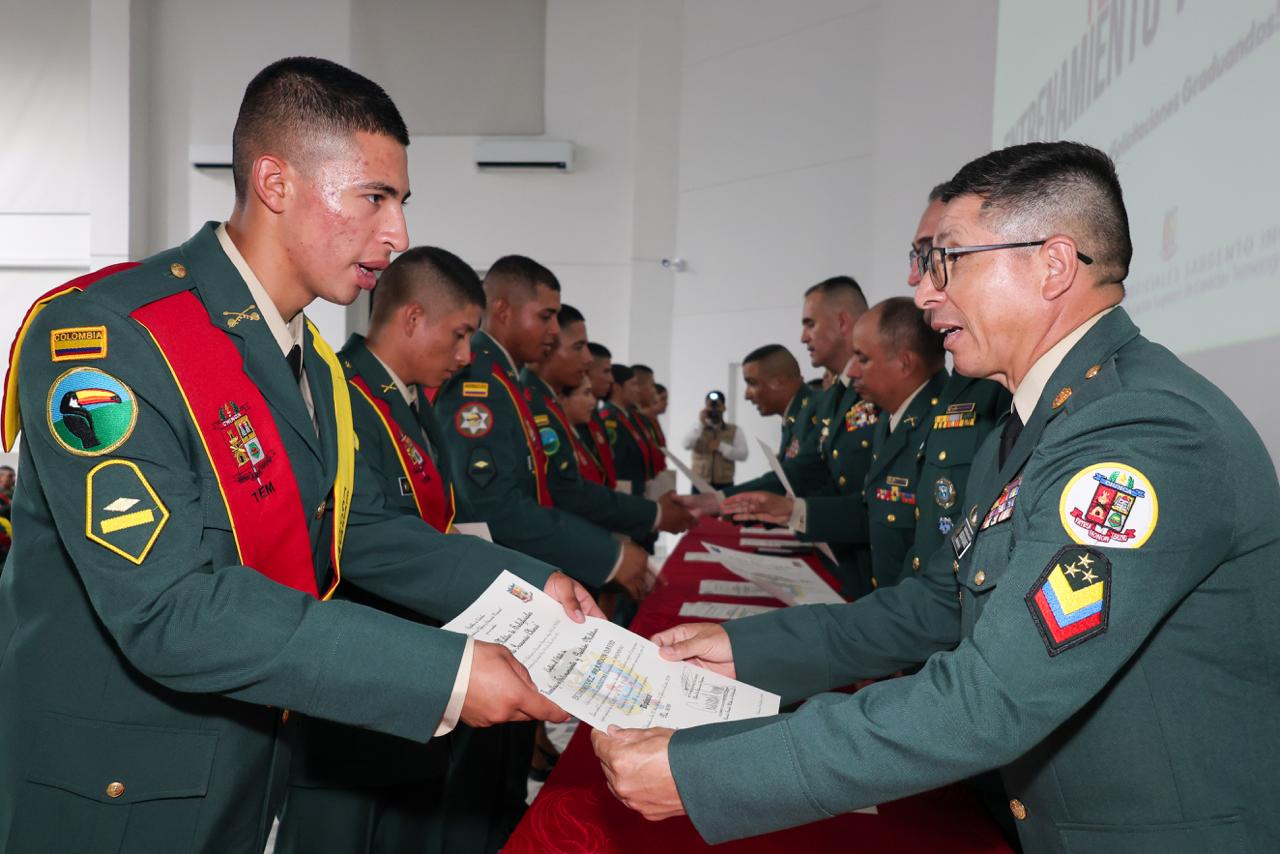 325 nuevos suboficiales del Ejército se gradúan como expertos en Ciencias Militares y reforzarán la estrategia de seguridad del país