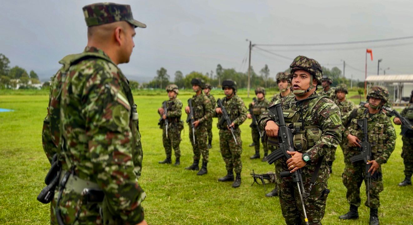 Ejército Nacional despliega más de 120 soldados y capacidades aéreas para atender situación de orden público en Silvia, Cauca