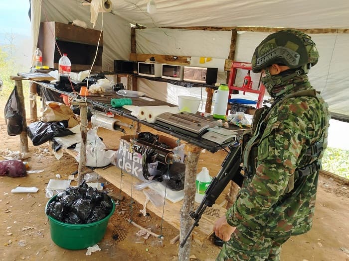 Ejército Nacional evita la circulación de casi un millón de dosis de cocaína tras desmantelar complejo cocalero en Norte de Santander
