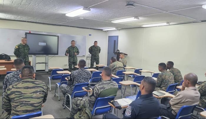 Escuela de Comunicaciones Militares fortalece capacidades en  planeamiento de redes de comunicaciones en Panamá
