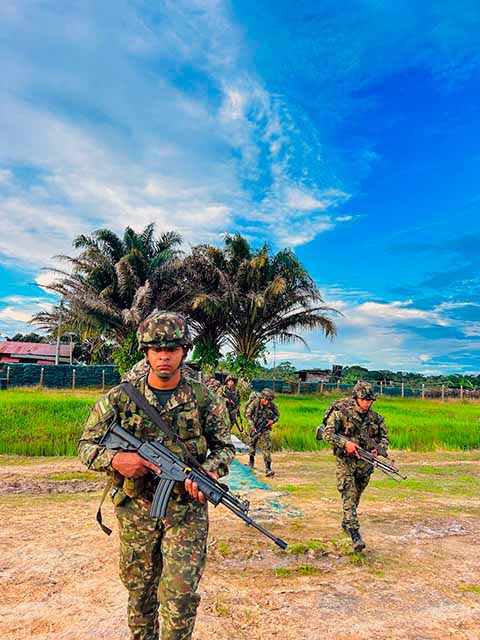 Soldados de la Cuarta División le cumplieron a la democracia en Meta, Guaviare y Vaupés