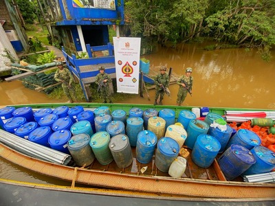 Ejército Nacional afecta economías ilícitas con incautación de más de 2600 galones de combustible y 10 toneladas de cemento en Caquetá