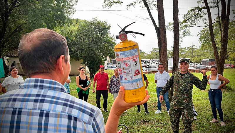 El Ejército Nacional fortalece capacidades de docentes para la atención de emergencias en instituciones educativas de Villavicencio