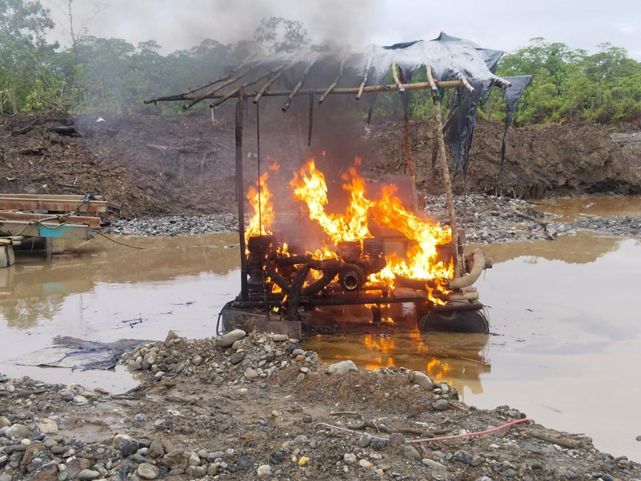 Continúa la ofensiva sostenida contra la minería ilegal: Ejército intervino unidades e inutilizó maquinaria en Chocó