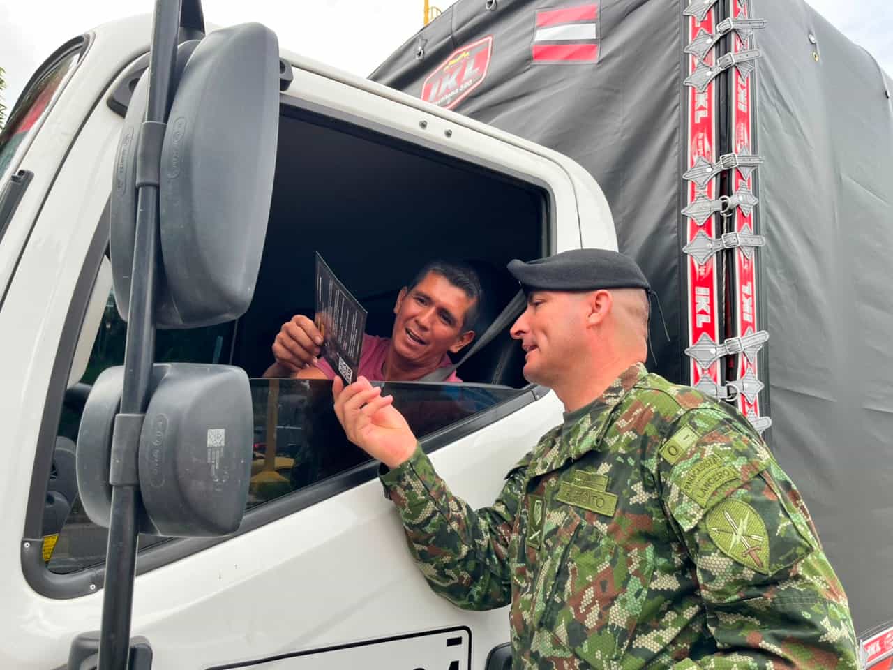 Más de 500 soldados custodiarán las vías del nororiente colombiano durante los puentes festivos y el receso escolar