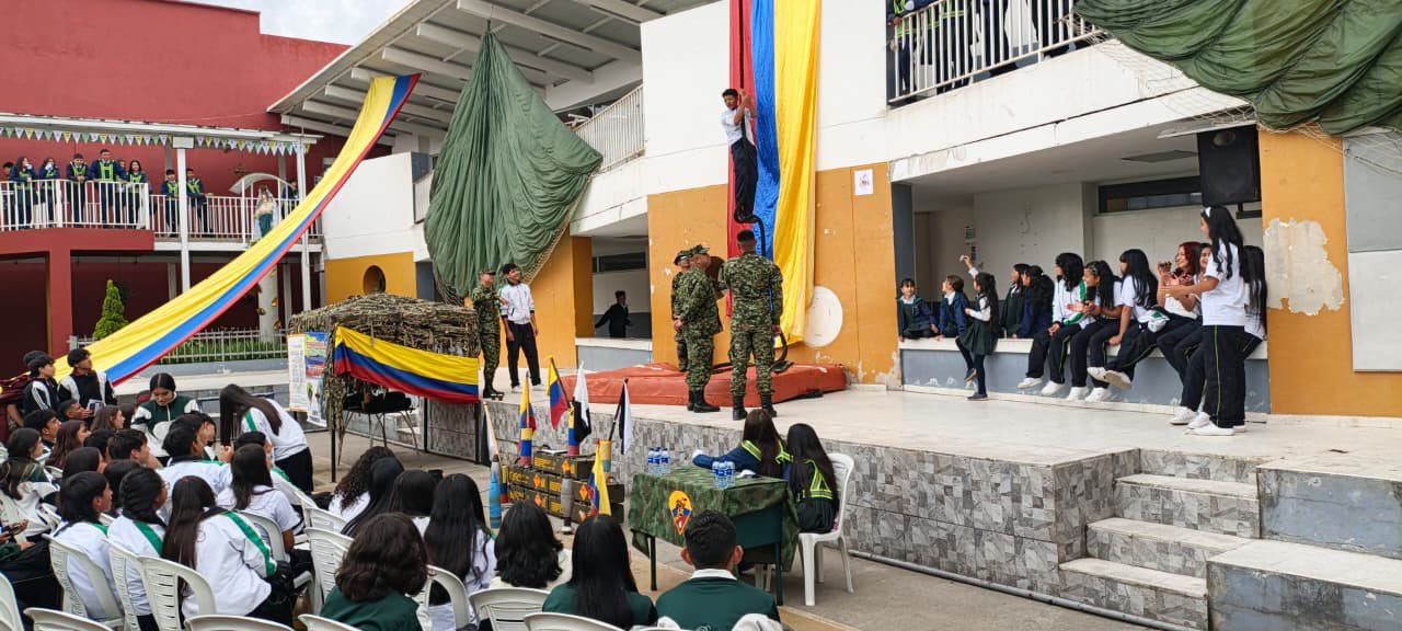 El Distrito Militar No.8 fomenta el liderazgo juvenil y la definición de la situación militar en Sogamoso