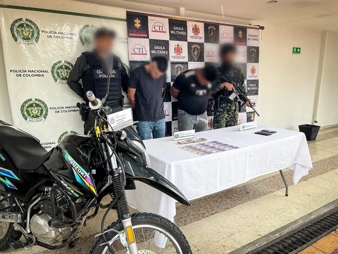 Gaulas del Ejército Nacional y Policía Nacional capturan en flagrancia a dos presuntos extorsionistas en Neiva