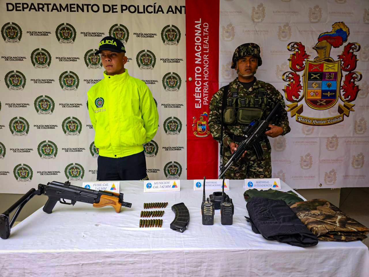 Neutralizada acción terrorista: Ejército Nacional incauta explosivos y armamento del GAO ELN en el Oriente antioqueño