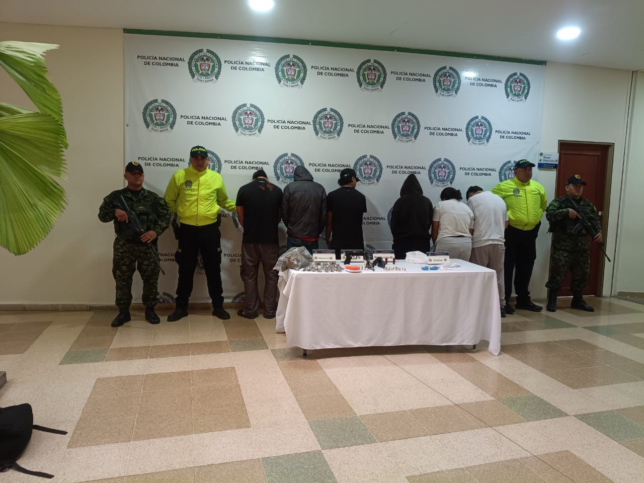 Ejército Nacional y Policía capturan a seis presuntos integrantes del GDO Los Chukis en Calarcá, Quindío