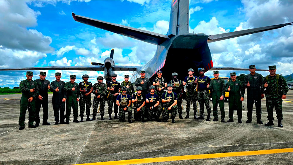 En una operación inédita, el Ejército Nacional abastece a sus tropas con más de una tonelada de carga mediante lanzamiento en paracaídas en el Casanare