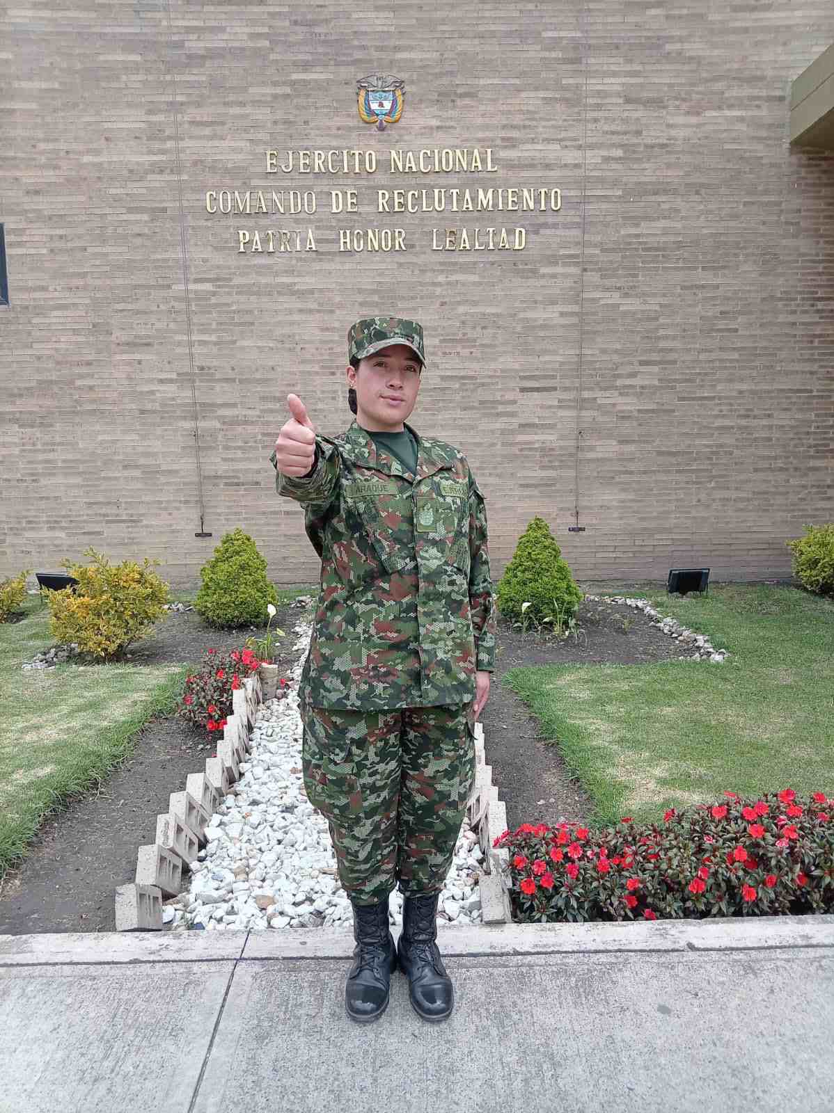 El tejido humano en el camuflado de la soldado Araque