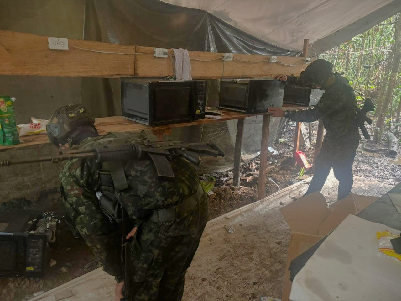 Gran golpe al narcotráfico: Ejército Nacional destruyó laboratorio con más de una tonelada de clorhidrato de cocaína en Guaviare