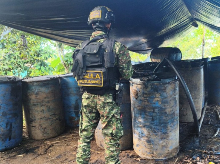 Gaula Militar Putumayo incautó más de 1100 galones de combustible de contrabando y capturó a cuatro personas en el Valle del Guamuez