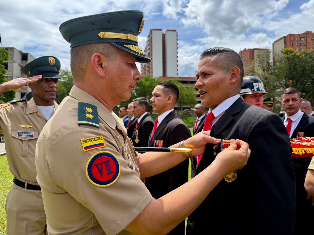 Una vida de servicio: la Cuarta Brigada rinde homenaje a 192 soldados profesionales en su retiro
