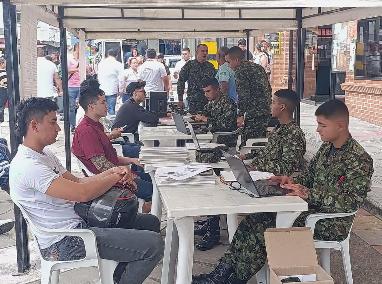 Ciudadanos del Colegio Cundinamarca definen su situación militar