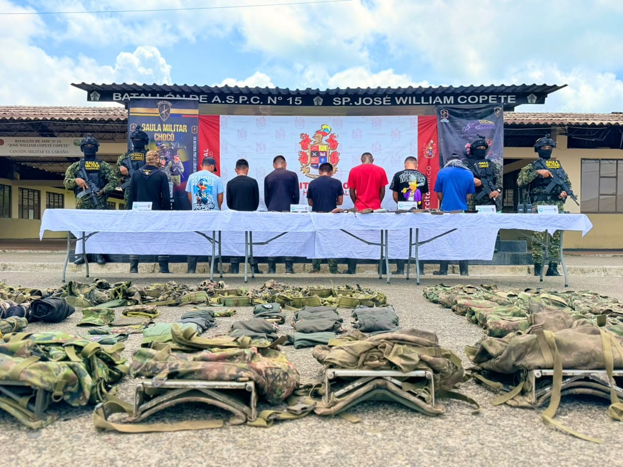 Ejército Nacional logra sometimiento voluntario de ocho miembros de la Subestructura Baudó, del Clan del Golfo, en Chocó